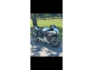 Suzuki Gsxr 600, 9.590 €, 2016. , 600 cm3, 9.000 km, 88kW (120 KS), Sport / Super sport, Bečej