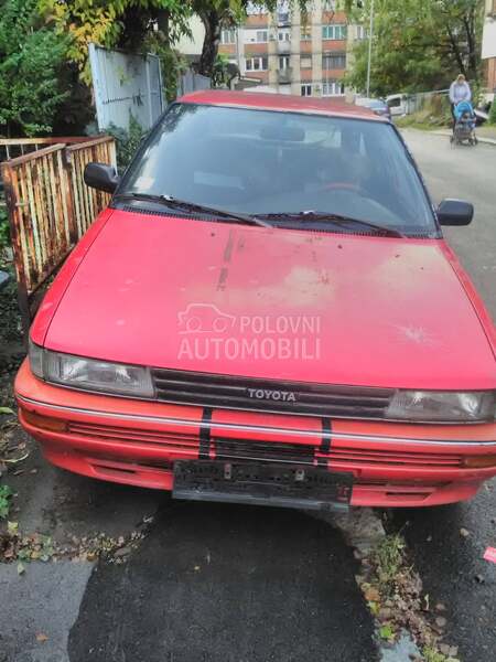 Toyota Corolla 1986. god. -  kompletan auto u delovima