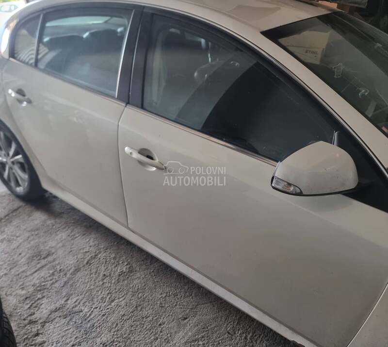 Stakla za Renault Latitude
