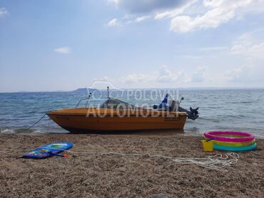 SARKI 425 T, 4.500 €, 1988. , Gliser, Kompozitna vlakna, Dužina: 4.23 m, Širina: 1.68 m, Visina: 1.5 m, Vranje