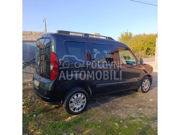 Fiat Doblo , 5.200 €, 2010. Monovolumen (MiniVan), Dizel | 1598 cm3, 203.000 km, 77kW (105 KS), Manuelni 6 brzina, 4/5 vrata, 5 sedišta, Beograd
