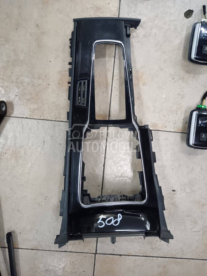 Maska centralne konzole za Peugeot 508