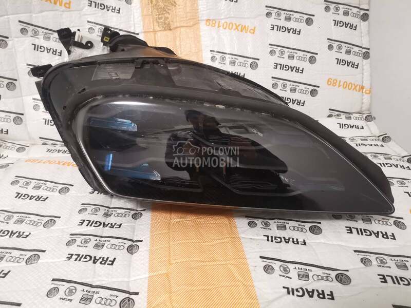 HD Matrix Far za Porsche Taycan - 9JA 941 060 AD