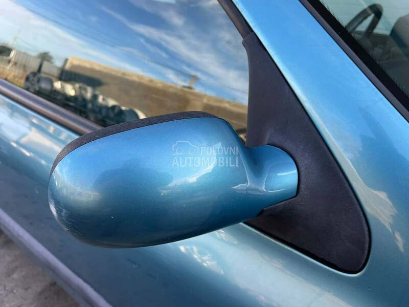 Retrovizor desni plavi TEF47 za Renault Clio od 1998. do 2006. god.