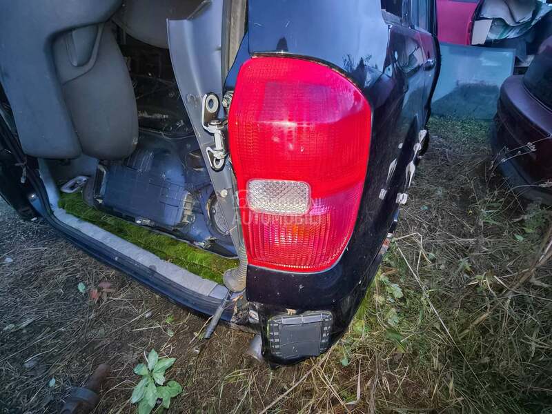 desni stop restyling za Toyota RAV 4 od 2000. do 2006. god.