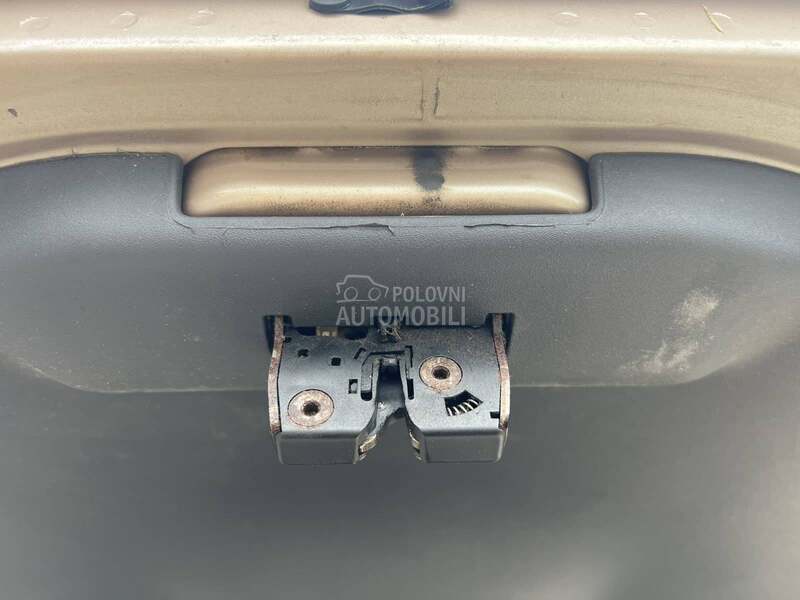 Brava gepek vrata za Renault Modus od 2004. do 2012. god.