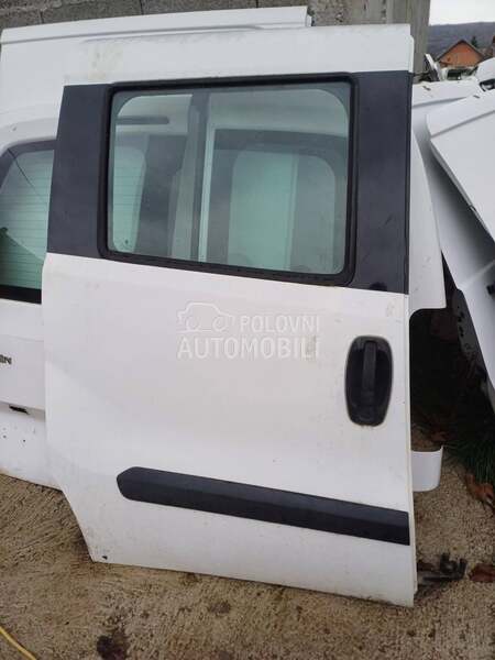 Desna klizna vrata za Fiat Doblo od 2010. do 2020. god.