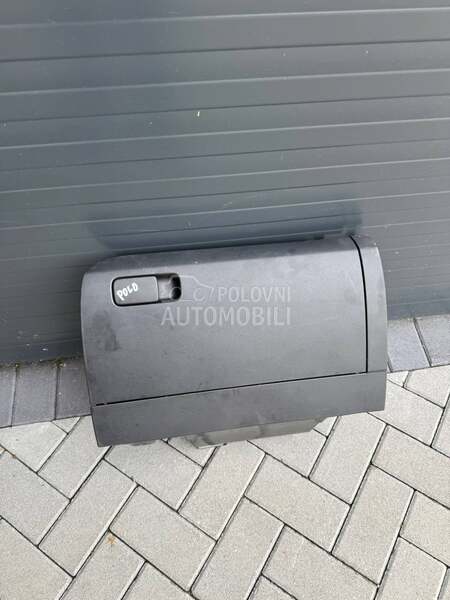 polica suvozaca za Volkswagen Polo