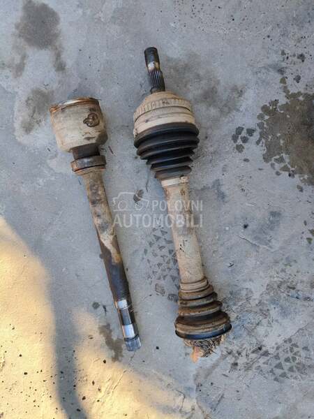 Poluosovina desna za Peugeot 406