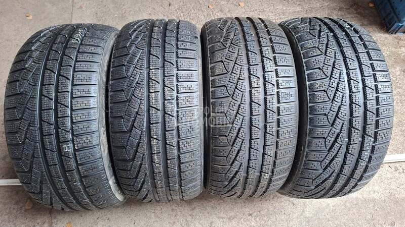 Pirelli 235/40 R18 Zimska