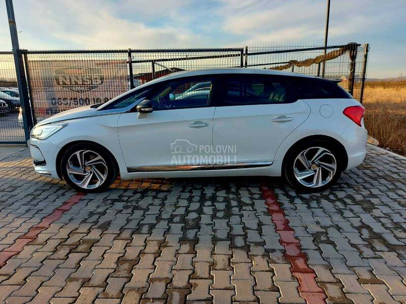 DS Automobiles 5 2015 photo 2
