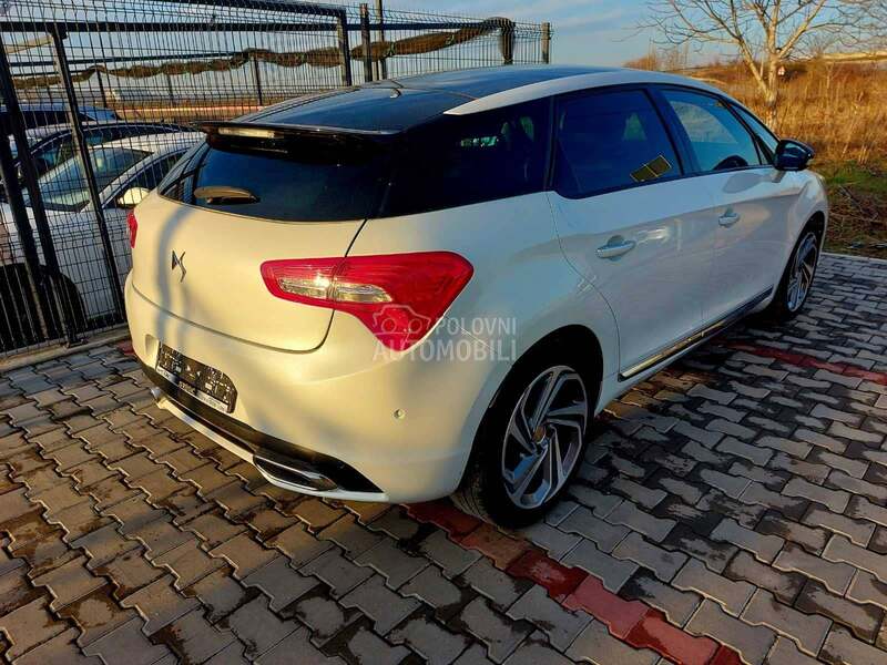 DS Automobiles 5 2015 photo 5