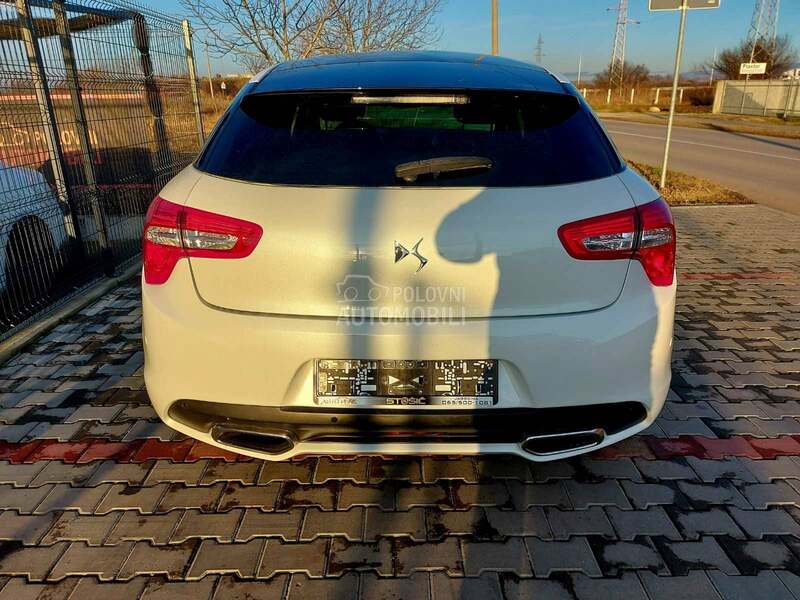 DS Automobiles 5 2015 photo 4