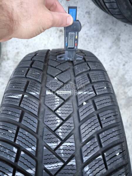 Vredestein 235/45 R20 Zimska