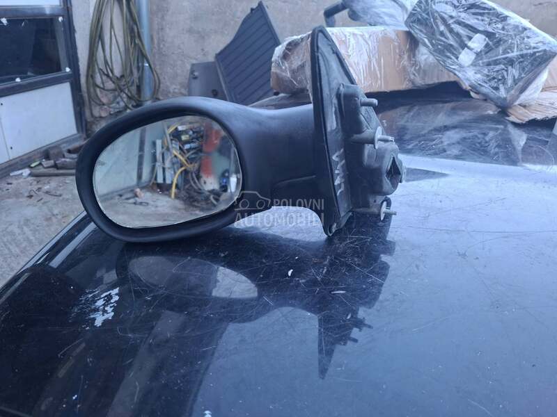 levi retrovizor laguna 1 za Renault Laguna