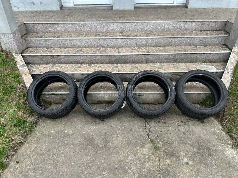 Pirelli 245/45 R18 Zimska