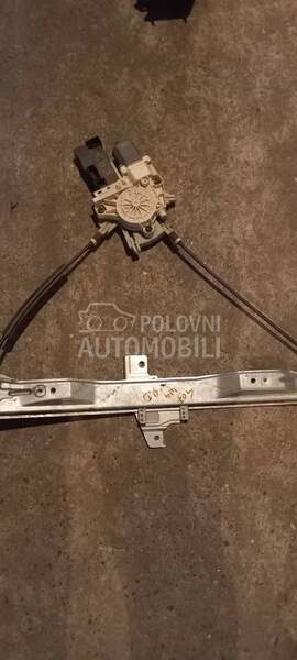 Prednji desni podizac za Peugeot 407