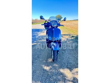Vespa 300 GTS hpe, 3.950 €, 2019. , 278 cm3, 50.000 km, 18kW (24 KS), Scooter, Novi Sad