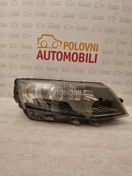 Desni halogeni far za Škoda Octavia od 2013. do 2017. god.