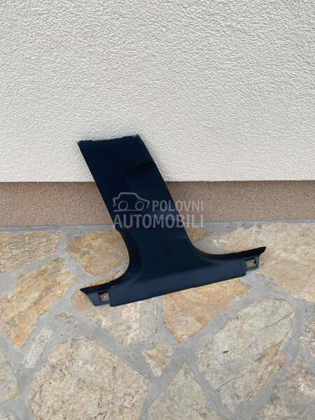Plastika pored sedista za Audi A4, A5 od 2015. do 2024. god.
