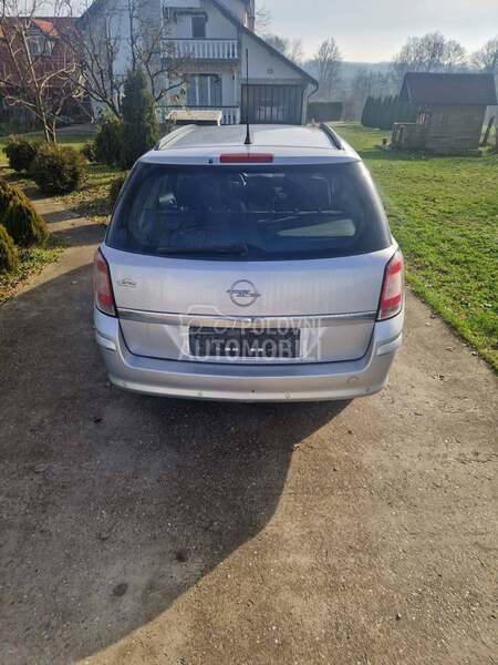 Gepek vrata Astra H siva 157 za Opel Astra H od 2007. do 2011. god.