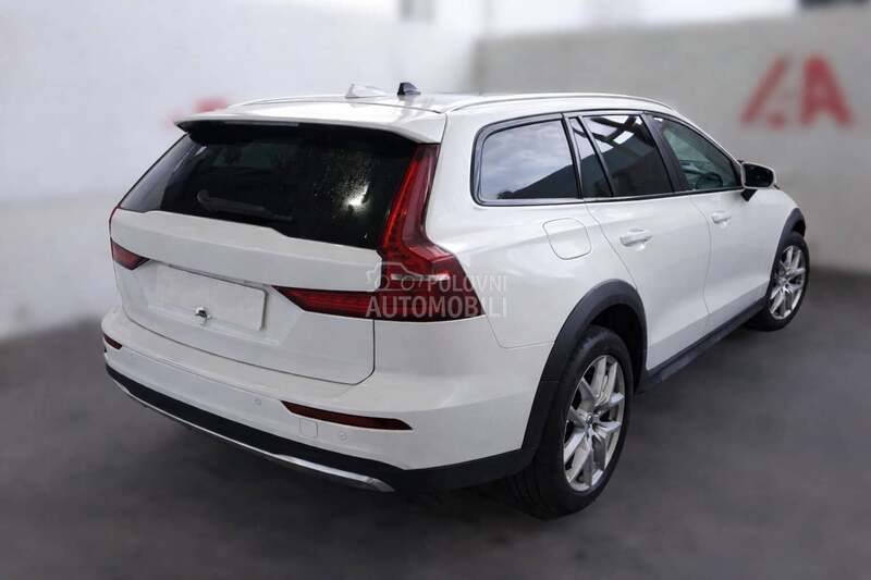 Volvo V60 D420T8 2022. god. -  kompletan auto u delovima