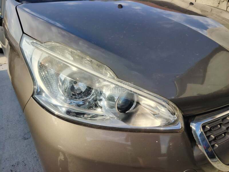 Far za Peugeot 208 od 2010. do 2015. god.