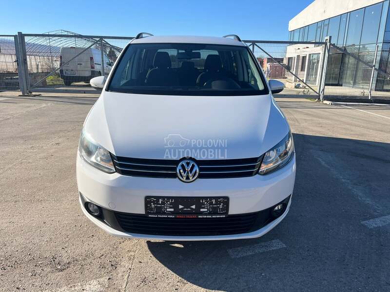 Volkswagen Touran 2012 photo 2