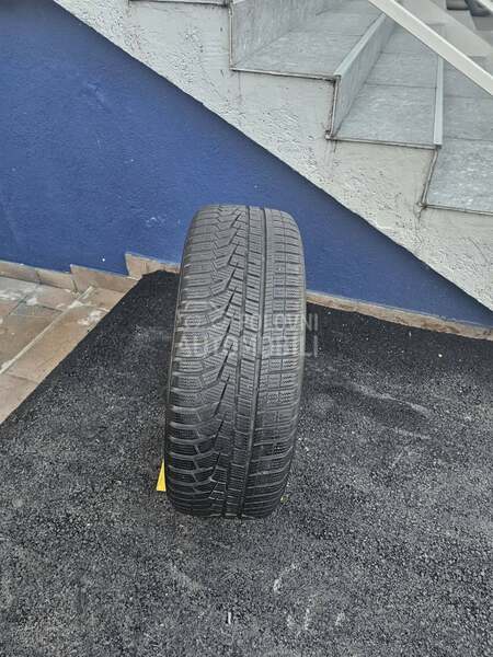 Hankook 215/55 R18 Zimska
