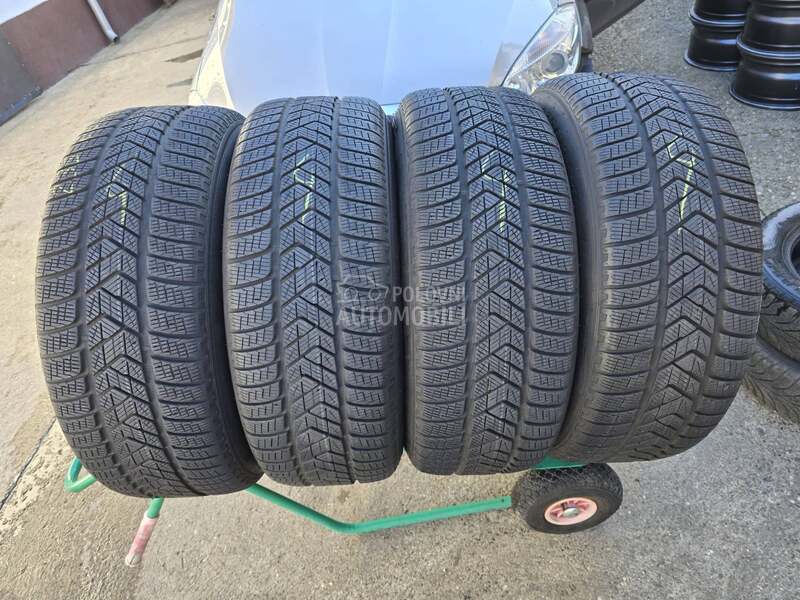Pirelli 235/60 R18 Zimska