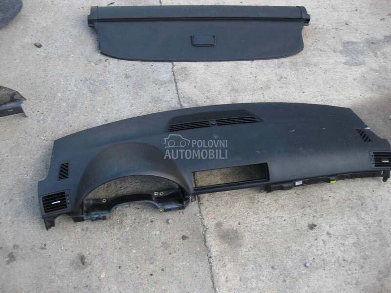 Unutrasnja instrument  tabla za Audi A4 od 2001. do 2005. god.