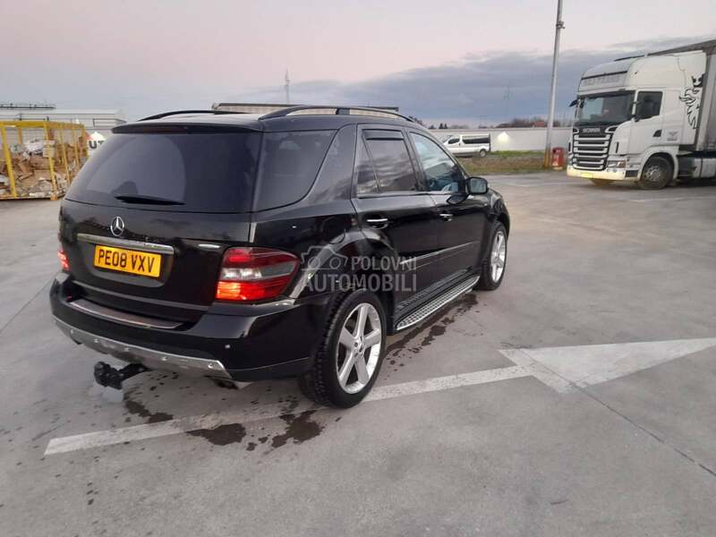 zadnji branik za Mercedes Benz ML 280, ML 300, ML 320 ... od 2004. do 2008. god.