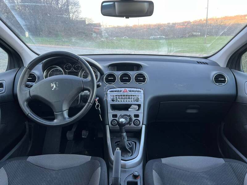 Instrument tabla sa airbagom za Peugeot 308 od 2007. do 2013. god.