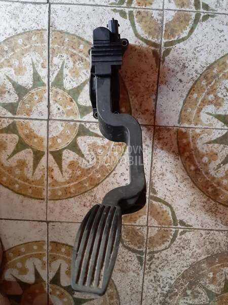 Papucica gasa za Fiat Stilo