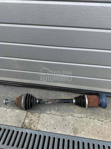 Prednja poluosovina 2.0 za Audi Q3 od 2019. do 2025. god. - 5QF 407 272 N
