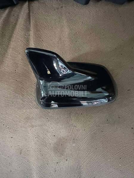 Antena na krovu za Audi Q7