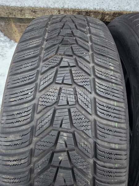 Hankook 235/60 R17 Zimska