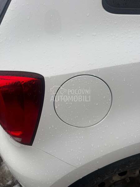 Poklopac Rezervuara za Volkswagen Polo od 2010. do 2015. god.