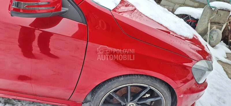 Levo desno krilo za Mercedes Benz A 140, A 150, A 160 ... od 2013. do 2018. god.