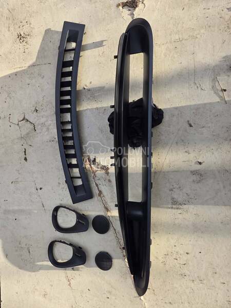 maska km sata za Renault Scenic od 2003. do 2009. god.