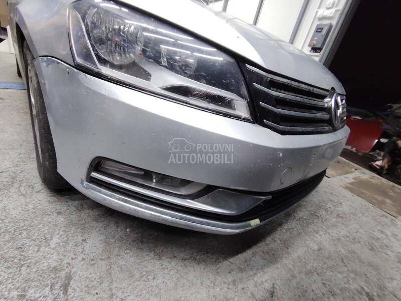 Desni far za Volkswagen Passat B7
