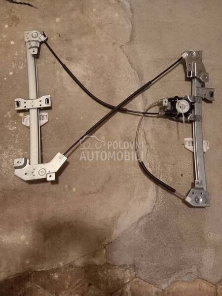 Podizac stakla za Citroen Berlingo od 2005. do 2010. god.