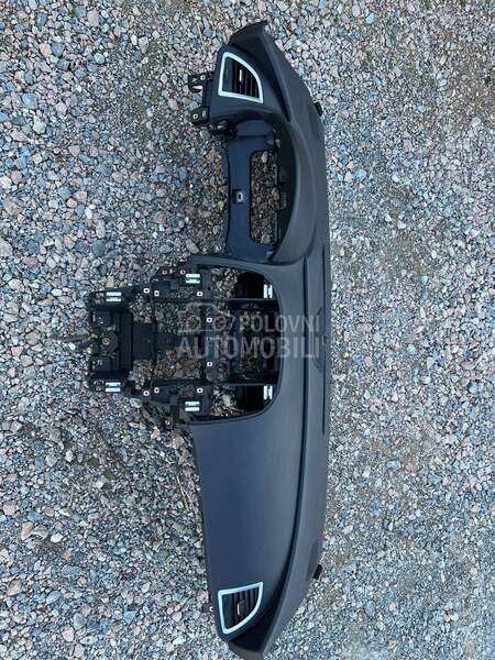 instrument tabla sa airbagom za Opel Astra J od 2009. do 2015. god.
