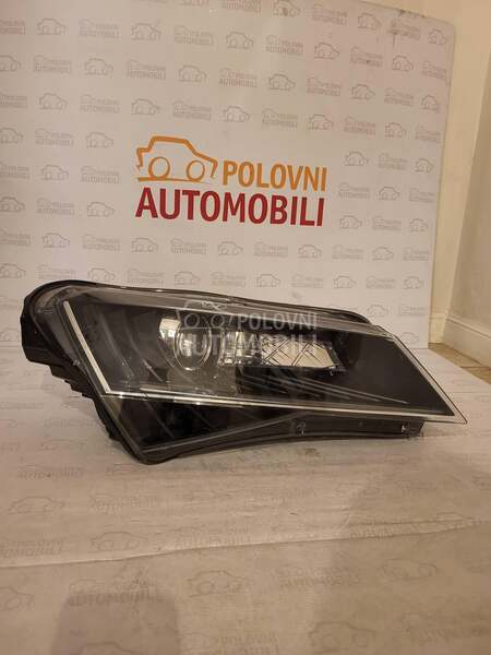 Desni xenon far za Škoda Superb od 2015. do 2019. god.