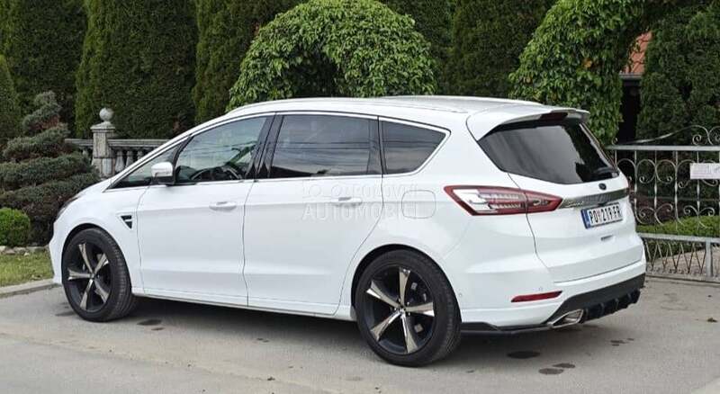 Ford S-Max (можно заменить)
