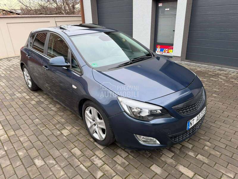 Opel Astra J 2011. god. -  kompletan auto u delovima
