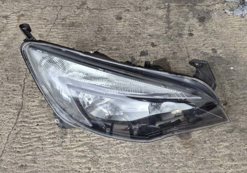 Desni far za Opel Astra J