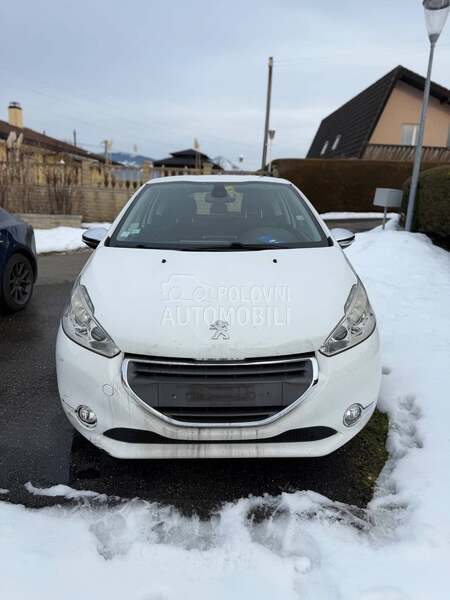 Prednji branik za Peugeot 208 od 2011. do 2016. god.