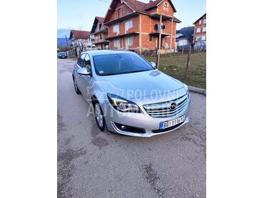 Opel Insignia 2.0 CDTi BiTURBO 4x4 (može zamena), 8.500 €, 2014. Limuzina, Dizel | 1956 cm3, 340.000 km, 143kW (194 KS), Automatski / poluautomatski, 4/5 vrata, 5 sedišta, Surdulica