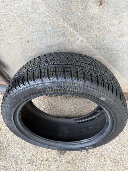 Hankook 225/45 R17 Zimska